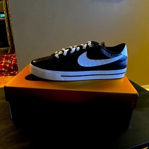NWT Womens Nike Court Legacy LIMITED EDITION sz 10.5